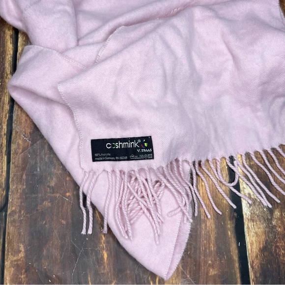 V.FRASS Essential Solid over-sized Cashmink scarf. Rose color. - Picture 2 of 5